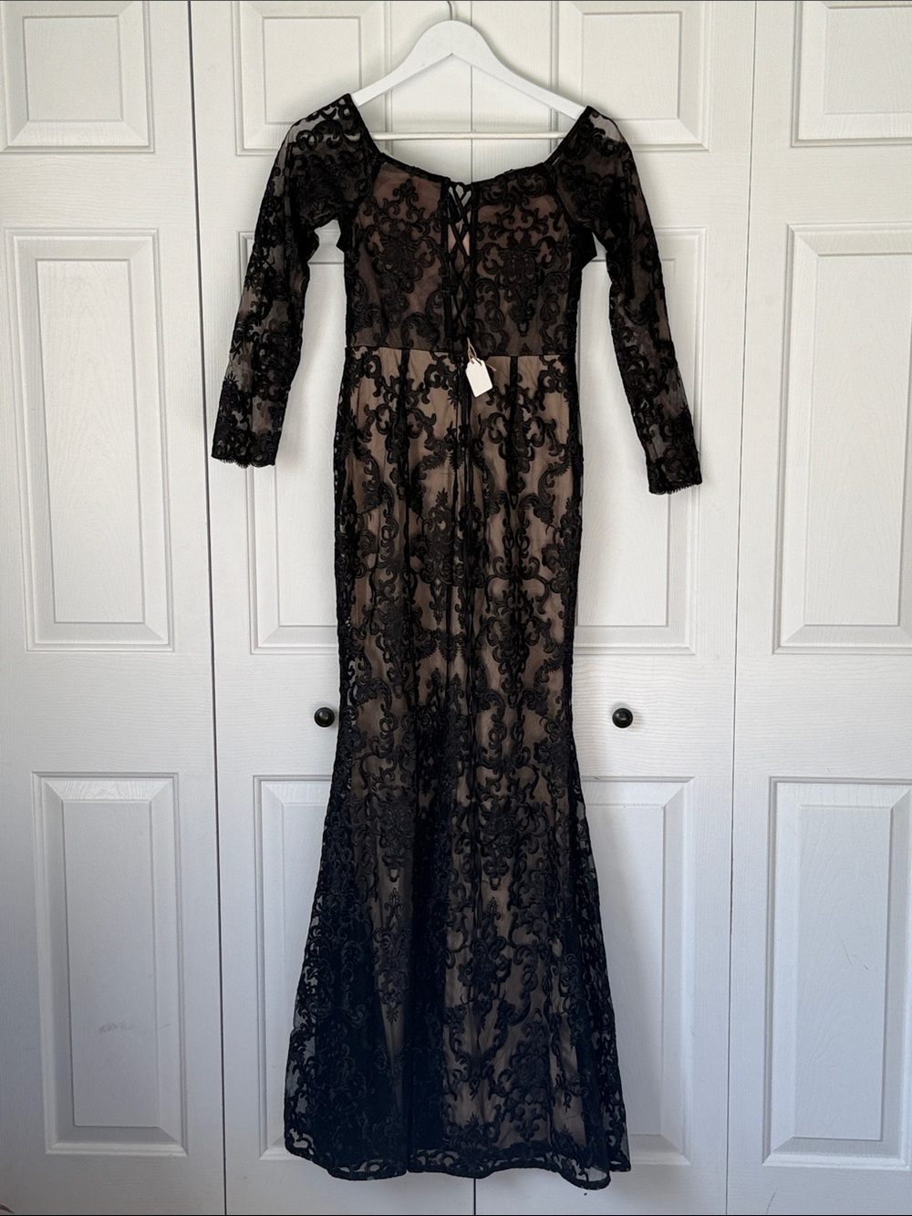 Elegant Black Lace Evening Gown Size XS - Picture 5 of 7